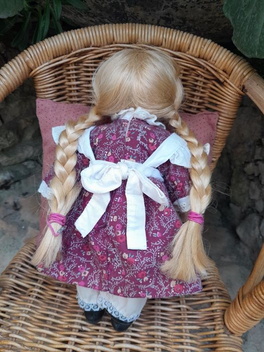 Boneca vintage em porcelana.