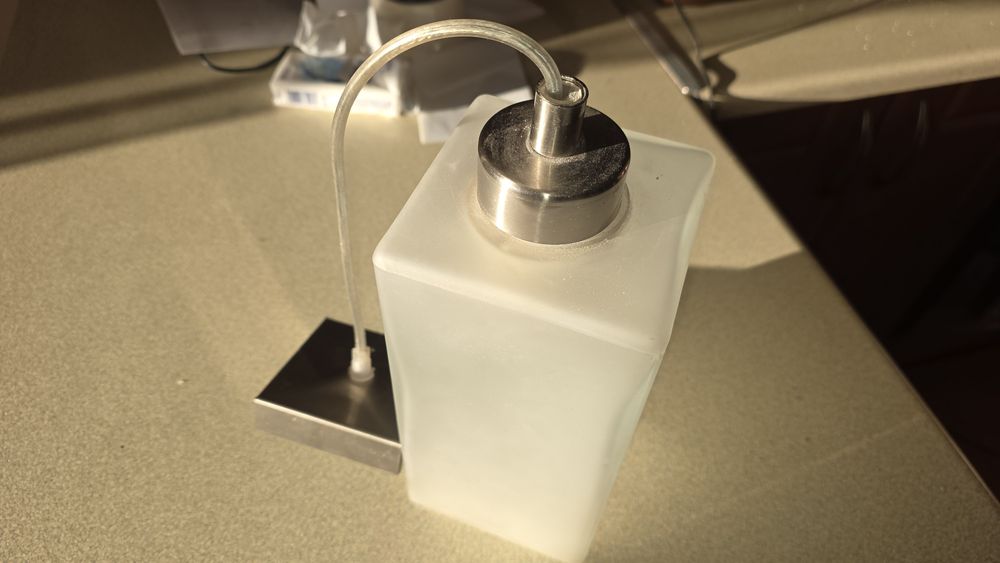 Lampa jednozarówkowa