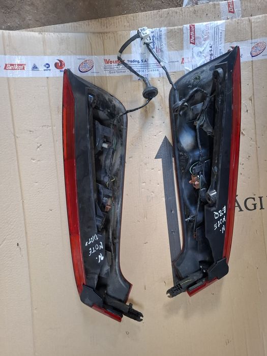 2Farolins tras Esq°e Drt° Nissan Note E 11 originais