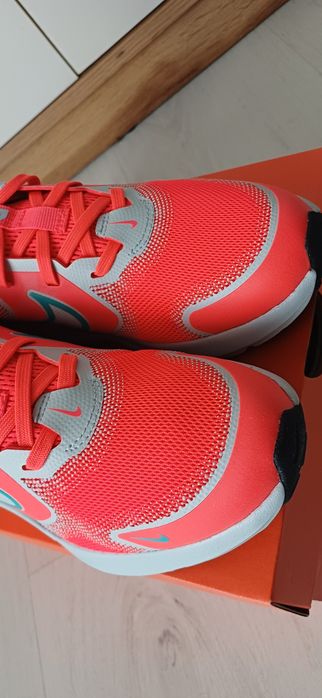 Buty sportowe młodzieżowe Nike Cosmic Runner rozmiar 35,5 Nowe