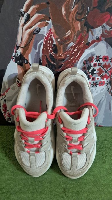 Жіночі кросівки Nike Tech Hera