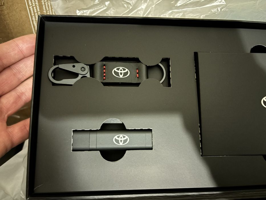 Toyota Welcome Box DARUMA