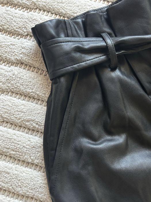 Шкіряні шорти zara