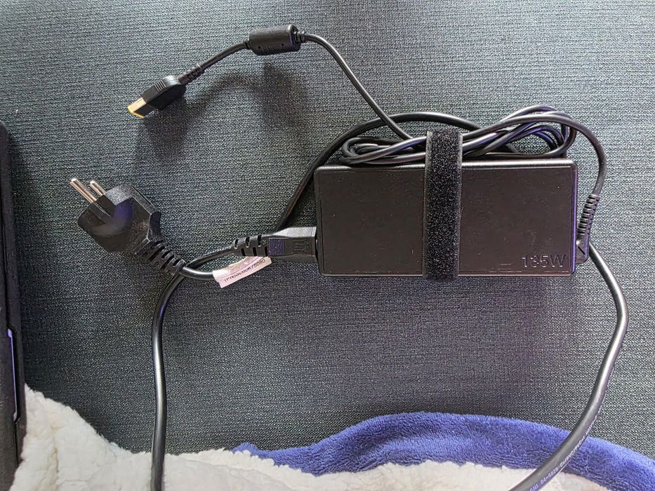 Zasilacz lenovo 135w jak nowy
