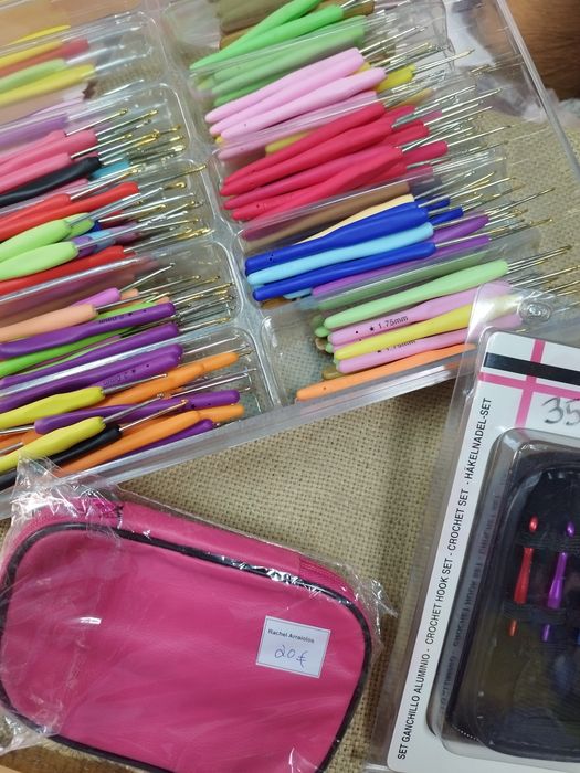 Agulhas crochê metal. Plástico