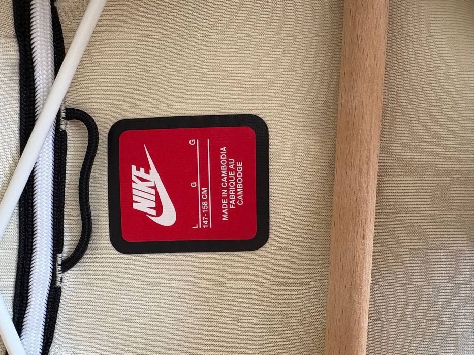 Кофта на хлопчика.Nike TCH FLC оригінал.Розмір L 12-13 років.Дуже гарний стан.