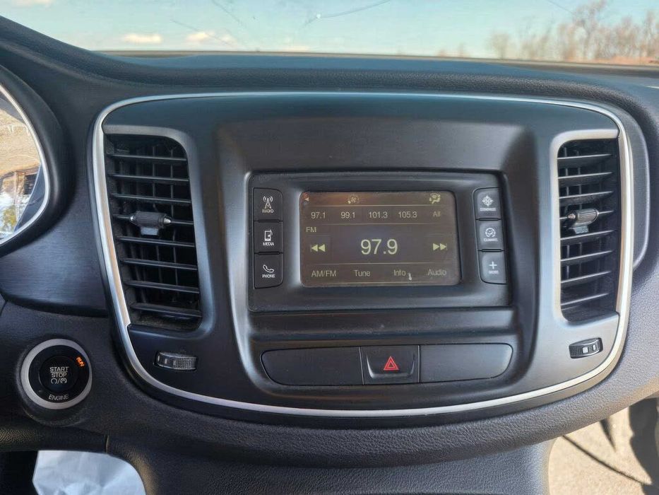 Chrysler 200 S      2015