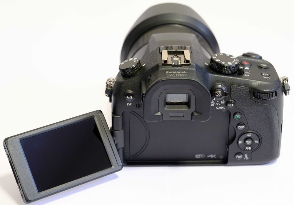 Panasonic Lumix FZ1000 + oferta 2 mini-tripés + bolsa transporte