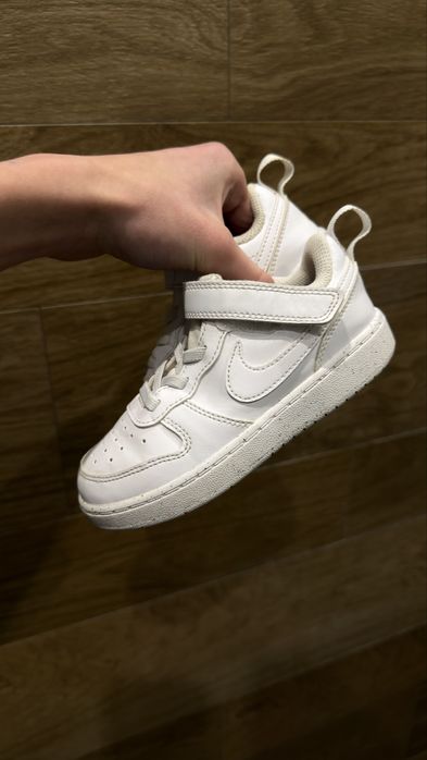 Дитячі кросівки Nike White Classic розмір 26, стан 9/10
