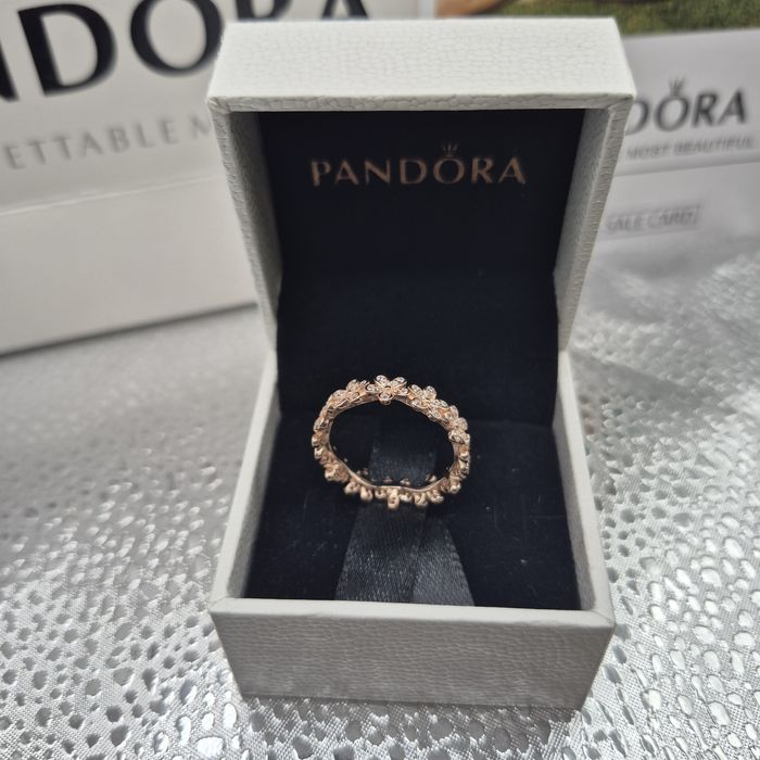 Anel Pandora Rose Dazzling Daisy Band