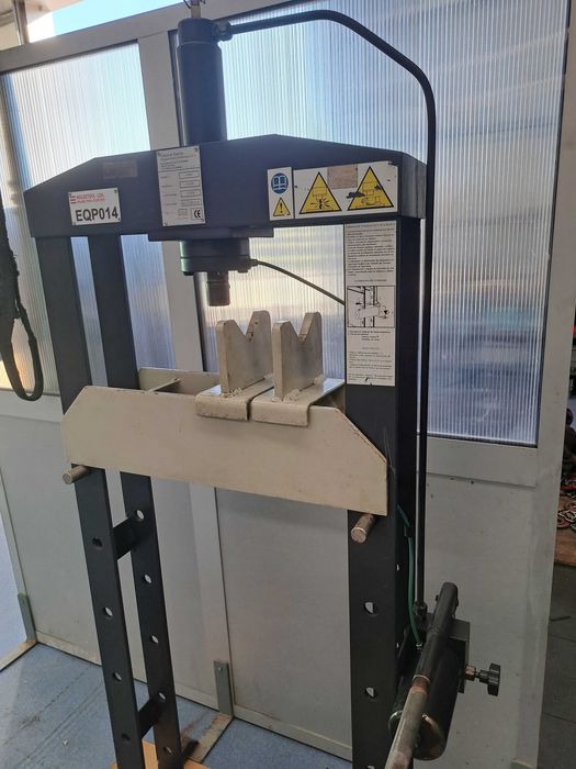 Prensa hidráulica de 15 ton #G1002