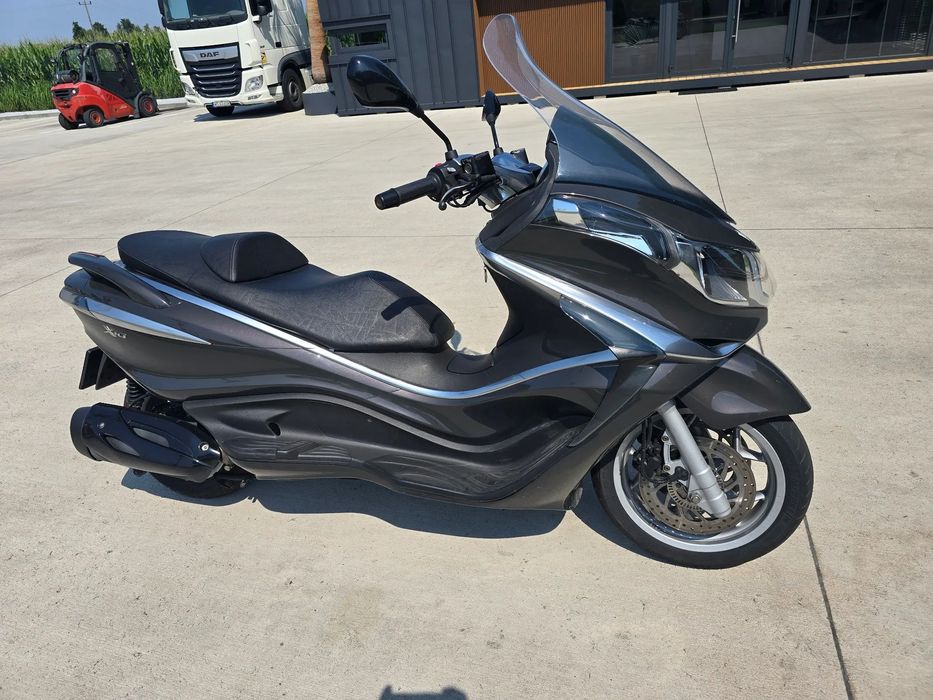 Piaggio X10