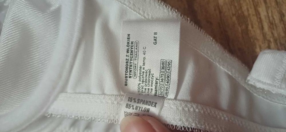 Biały elegancki biustonosz Vena w r. 70/85