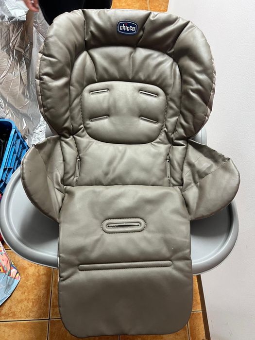 Cadeira de Refeição Chicco – Completa e em Bom Estado