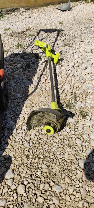 Aparador elétrico Ryobi 350w + Corta relva Black+Decker 38cm 1600w