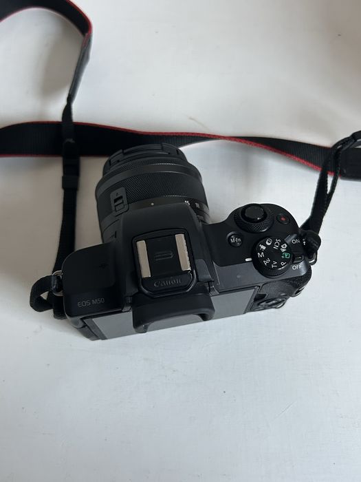 Câmara Canon M50