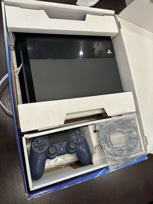 Продам PlayStation 4 500GB (CUH-1001A, USA версія)