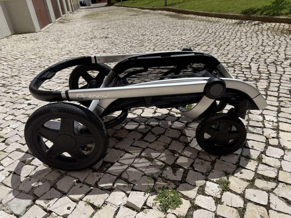 Carrinho modular Quinny Hubb Mono + banco plataforma Hubb madeira