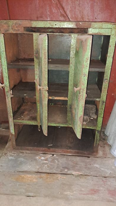 Шафа для інструментів