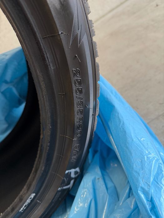 opony zimowe Bridgestone (255/35/R20)