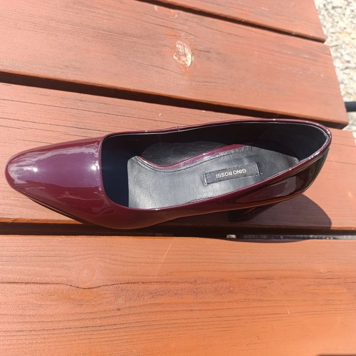 Buty Gino Rossi lakierowane 39