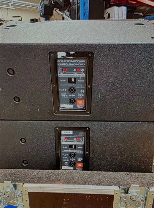 JBL VRX932LA – 4 Colunas Line Array Passivas com Cases