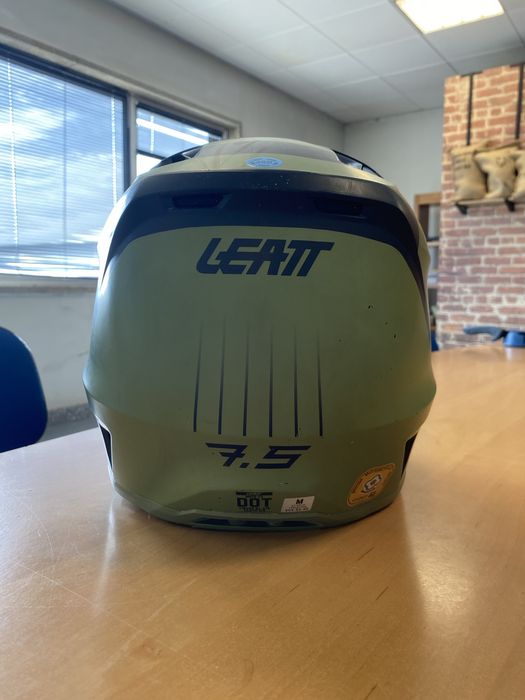 Capacete Leatt brace