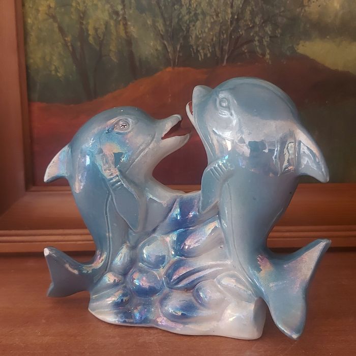 Figurka porcelanowa-ceramika Delfiny na fali
