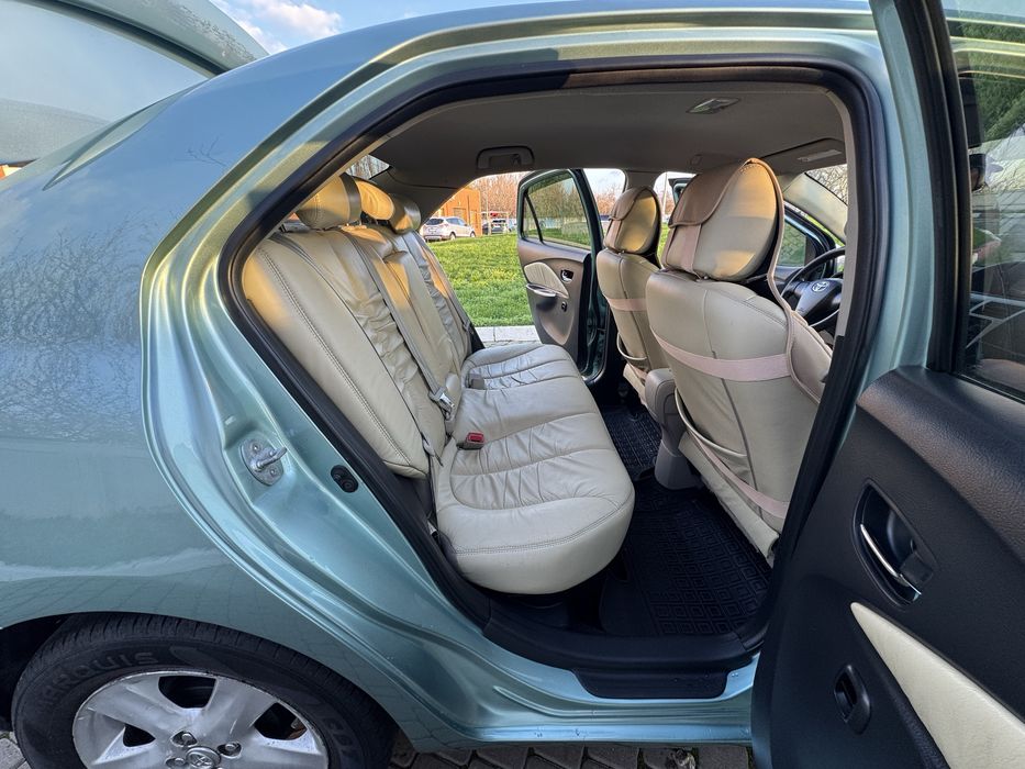 Продам Тоёту Ярис на автомате!