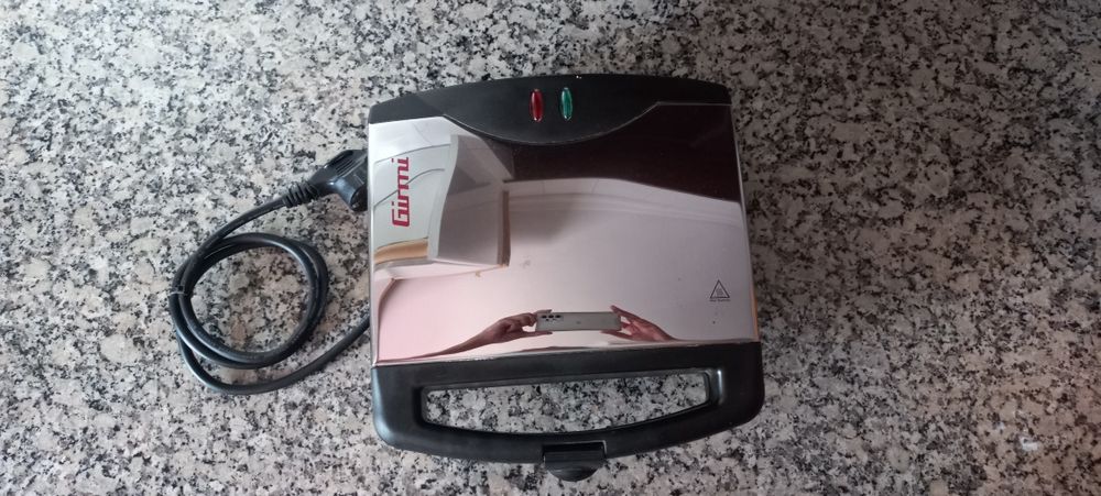 Sanduicheira Girmi 700w