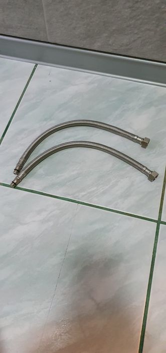 Wężyki przyłączeniowe do wody, baterii, umywalki, zlewu nowe