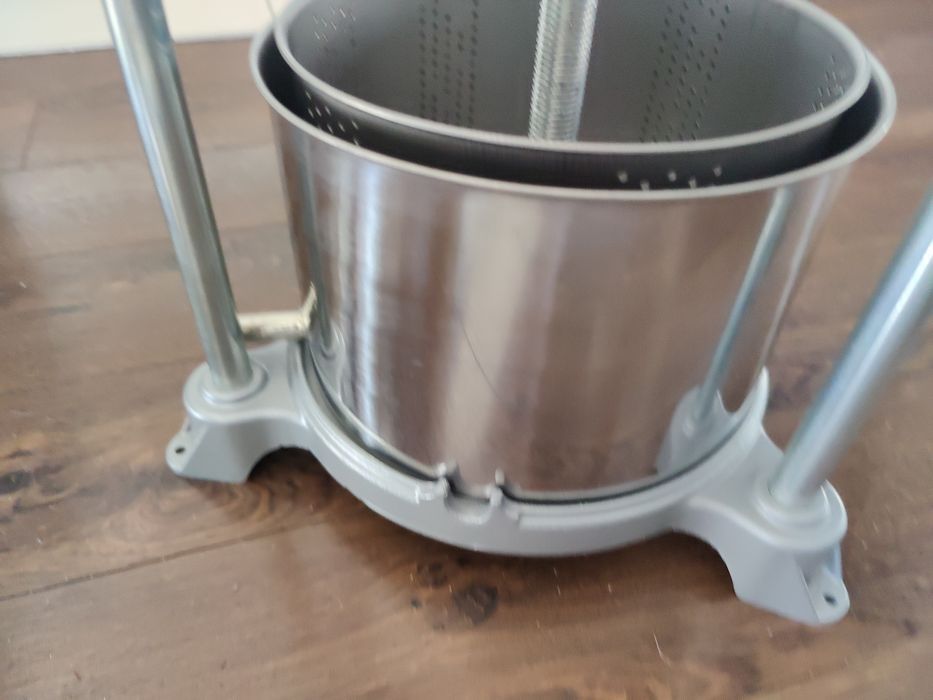 Włoska nowa Wyciskarka PRASA do owoców wina moszczu AL 25 + worek 2AS