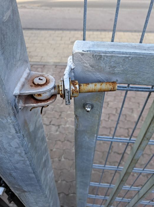 Brama metalowa skrzydłowa