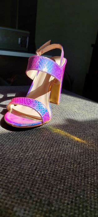 Piękne buty rozmiar 39