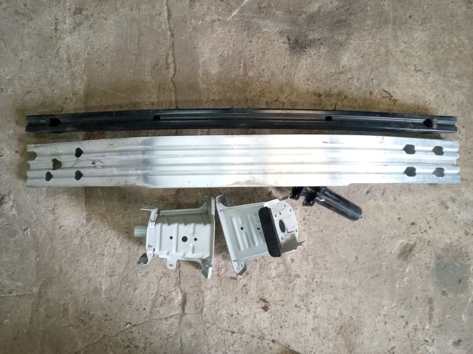 Belka pod zderzak przedni strefa zgniotu lewa prawa Corolla E21