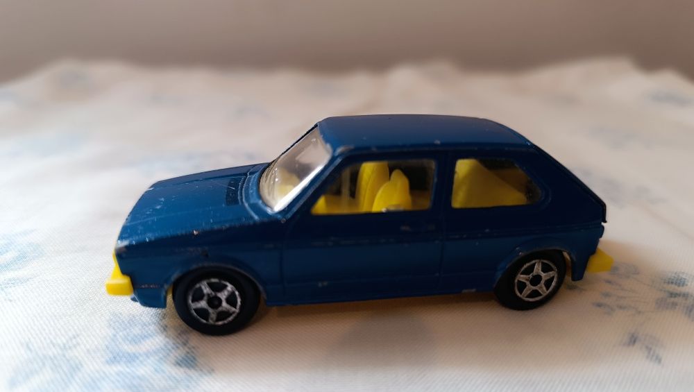 Carro Volkswagen Golf 1/43