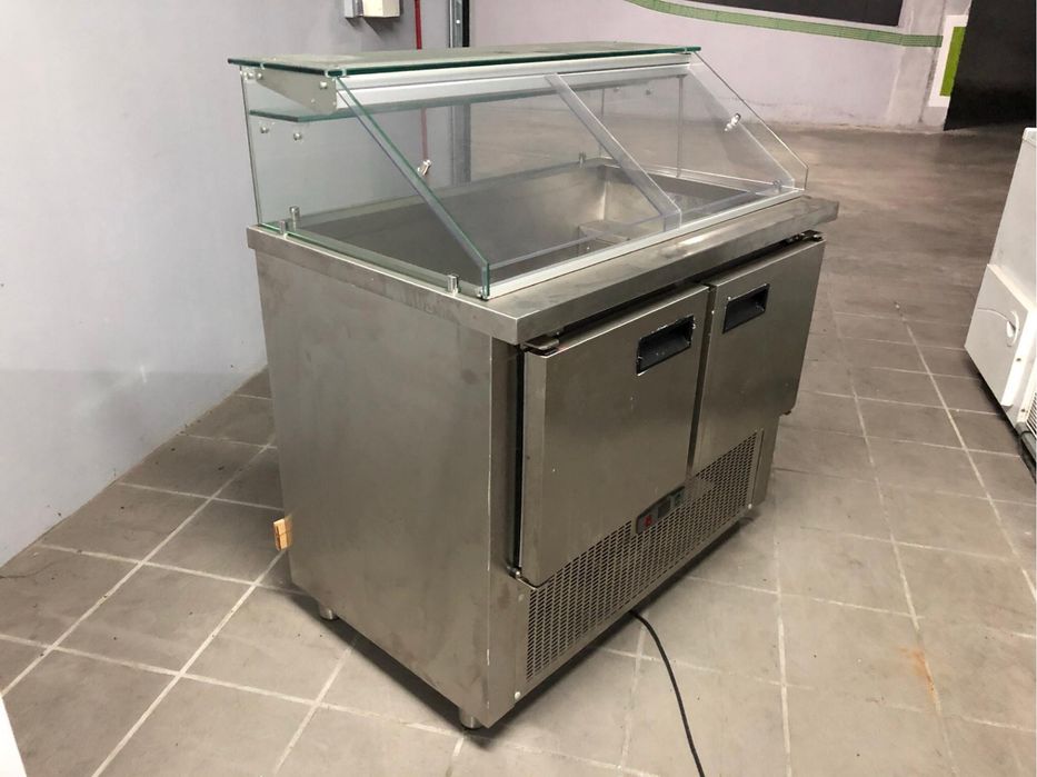 Vitrine, arca, maquina lavar industrial , bancas, …..