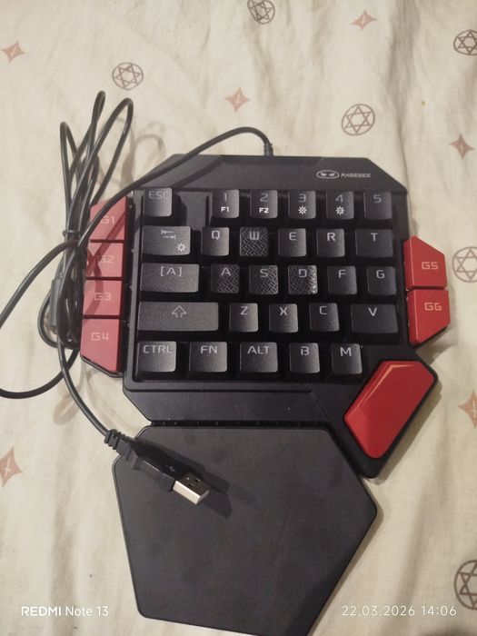Клавиатура (тоже чисто для игр) абсолютно новые.|дешево|