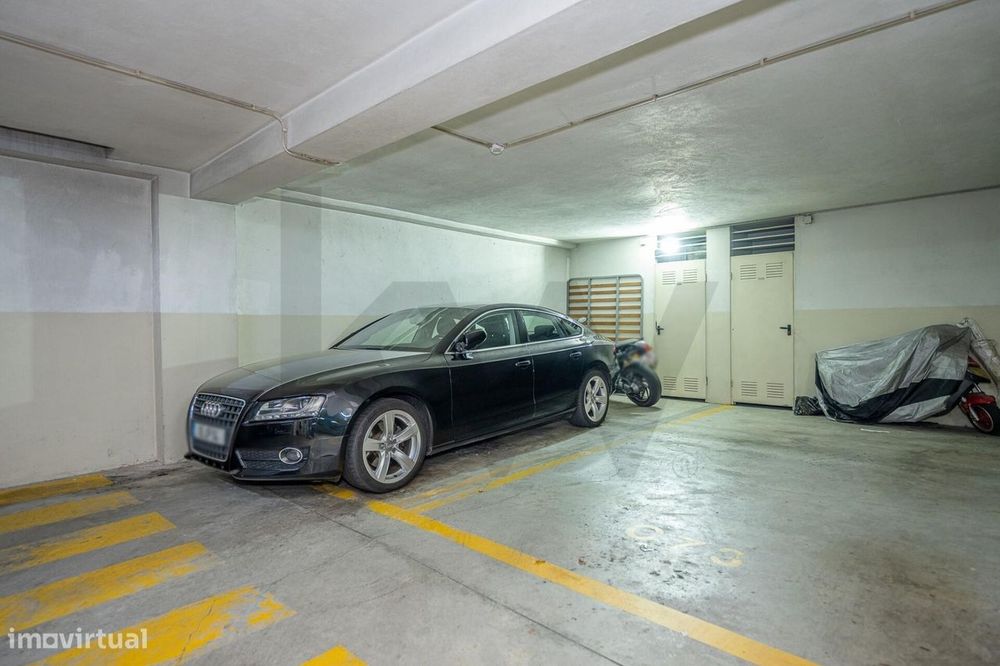Apartamento T2 com varanda e garagem no Pinheiro Manso, Porto