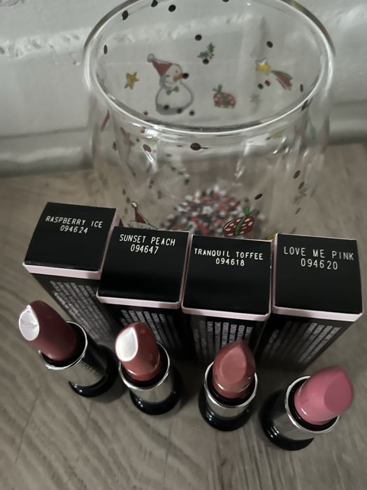 Помада гелева Mary Kay