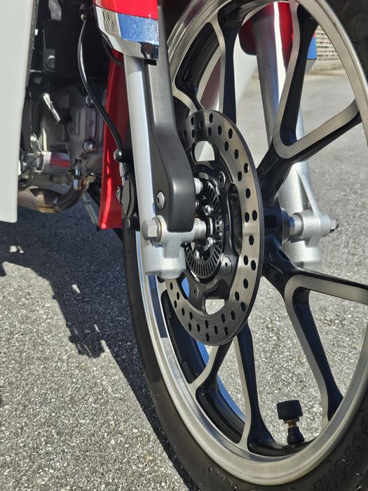 Mota Cube Pro 125 da Honda reproduzida pela Kamax  Nova