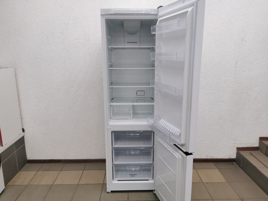 Холодильник Indesit LI8S1EW