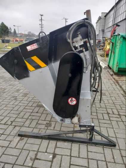 Samozaładowcza piaskarka posypywarka solarka Fjaras 1200/1400