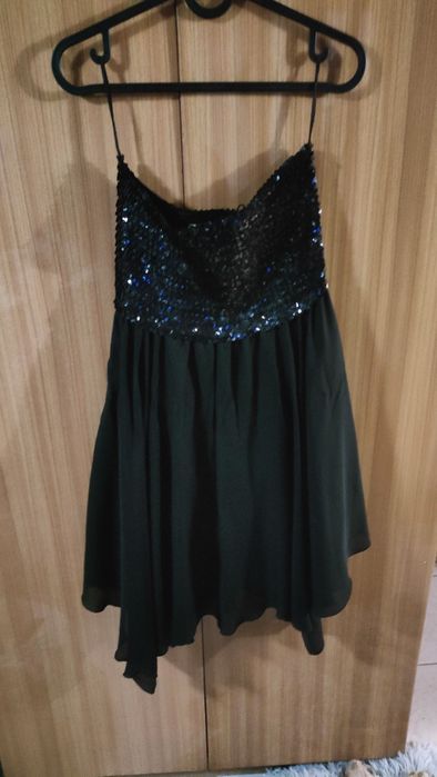 Sukienka mała czarna z cekinami studniówka
