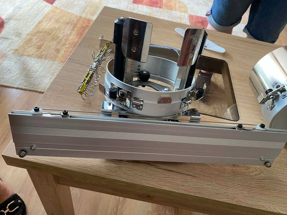 Zestaw do haftu na czapkach TAJIMA | Tamborki + Przystawka (Fajka