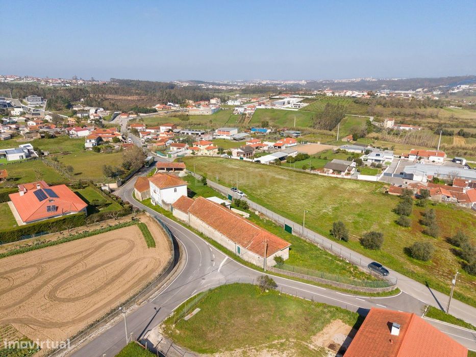 Moradia distinta  com traça de Palacete, e Adega Rústica com elevado p