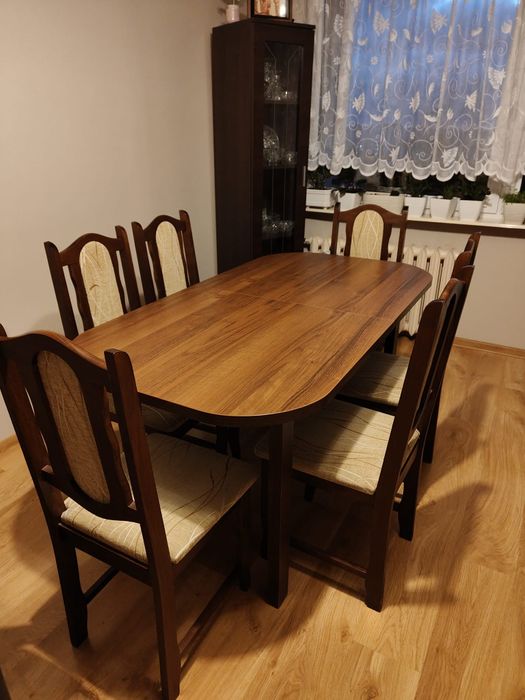 Zestaw 6 krzeseł i stół