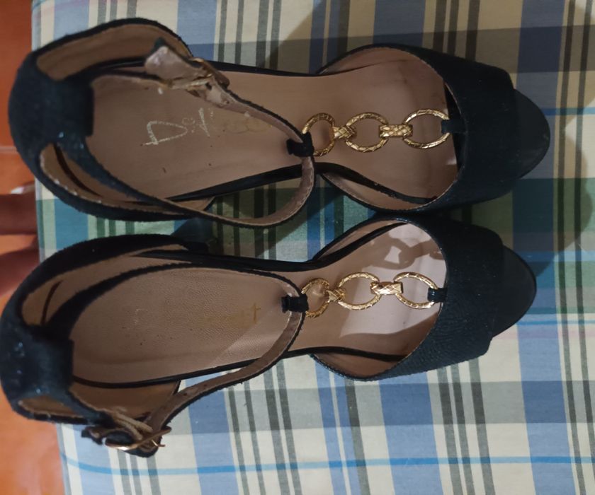Sandálias pretas