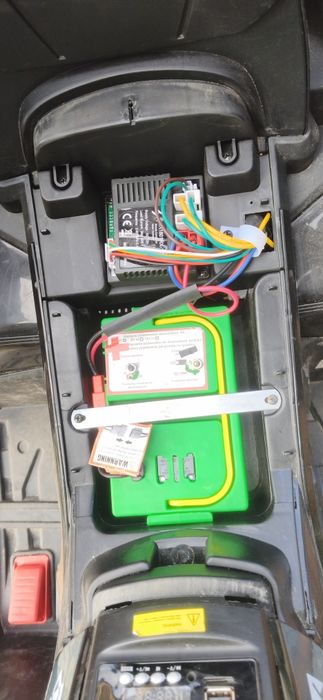 Quad dziecięcy 4x4 na akumulator. 4x35w 12V. Pilot, Bluetooth, LED, FM