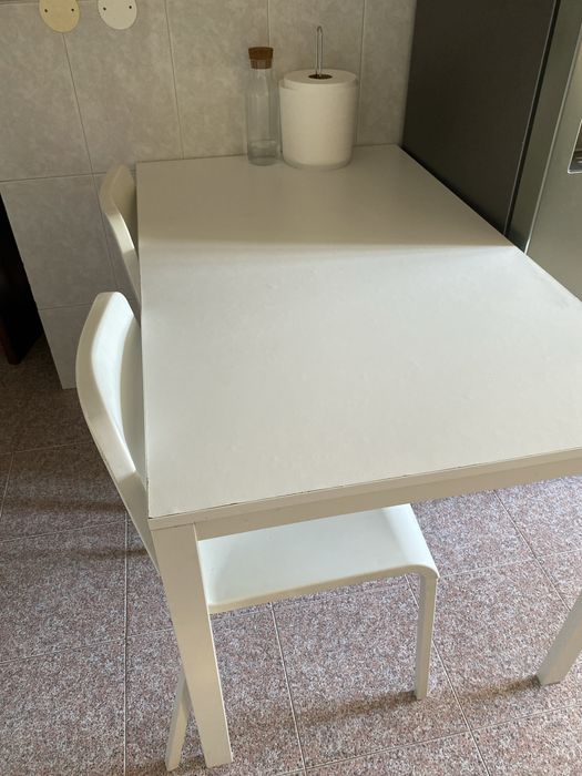 Mesa de refeicao com 3 cadeiras